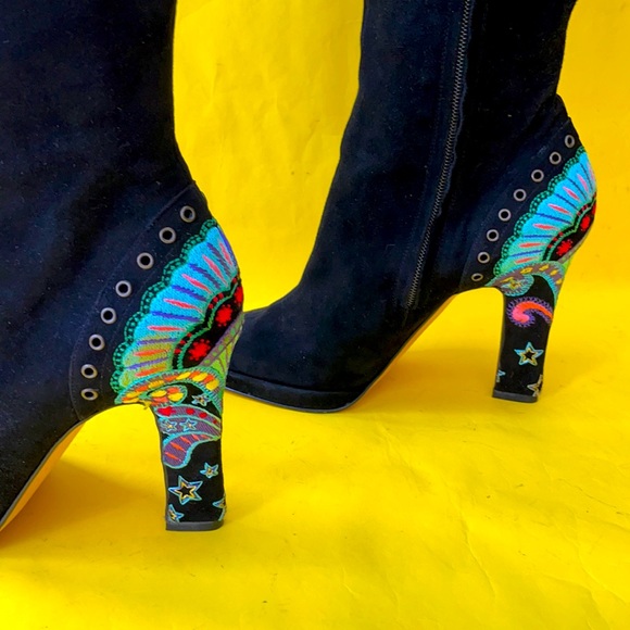 Versace Black Heeled Boots with Colorful Embroidery - Picture 7 of 16